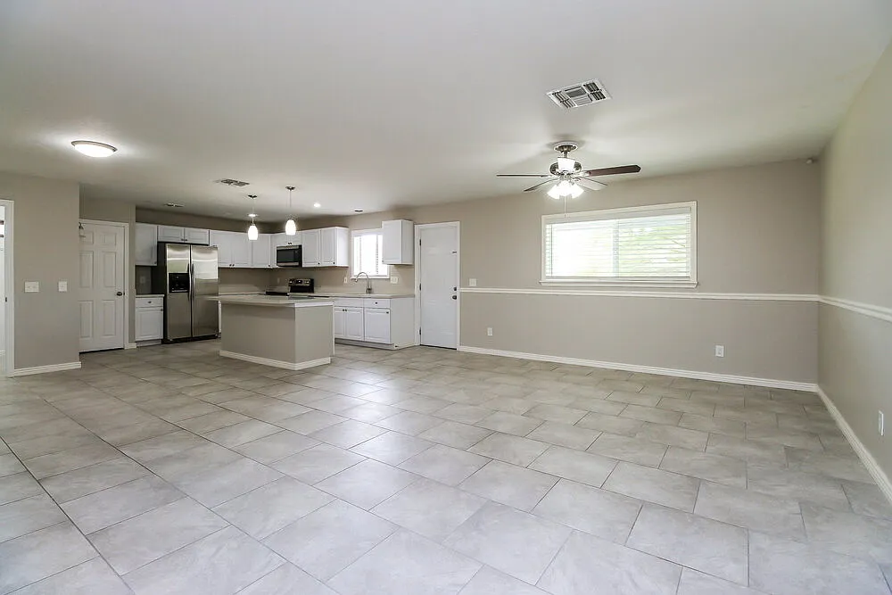 3 bed, 2.0 bath, 1615 sqft, $2,245 — Photo 3