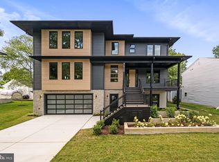 7526 Fisher Dr, Falls Church, VA 22043