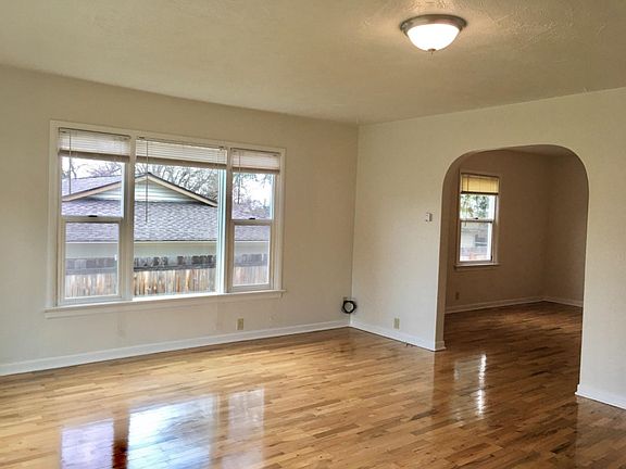 3rd image of 1040 Plaza Ave