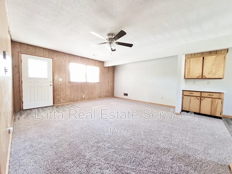115 W Orchard St #B — Photo 2