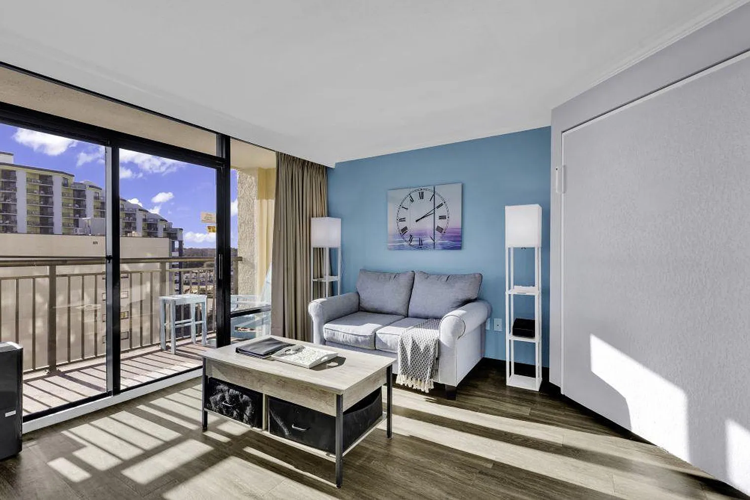 1 bed, 1.0 bath, 592 sqft, $2,772 — Photo 1