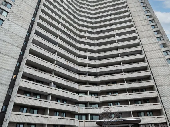 1171 Ambleside Dr #1506, Ottawa, ON K2B 8E1