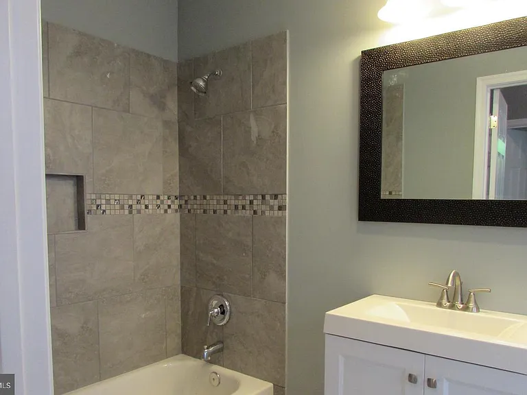 2735 Chesterfield Ave — Photo 17