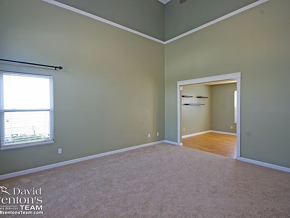 5th image of 3239 Montgomery Dr
