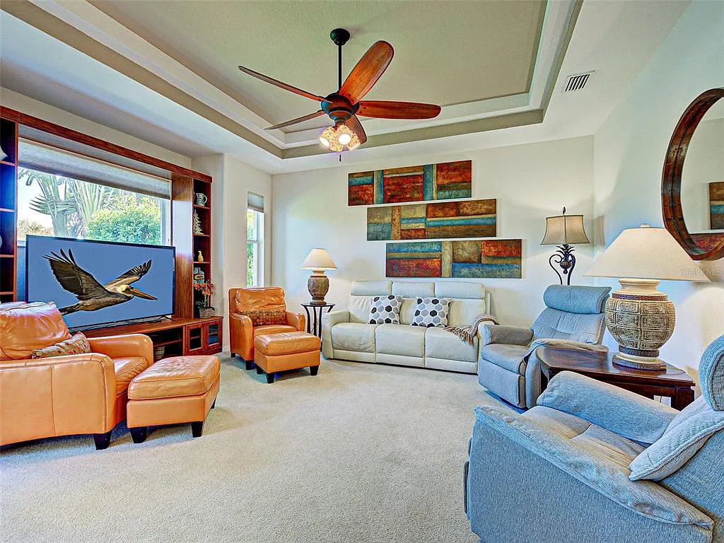 3 bed, 2.0 bath, 2172 sqft, $2,995 — Photo 4