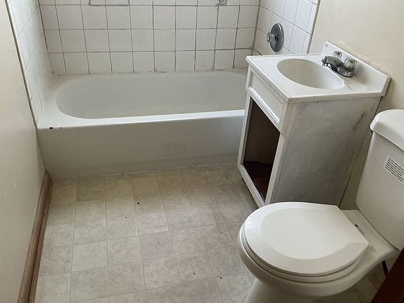 5th image of 3133 W Clybourn St #4