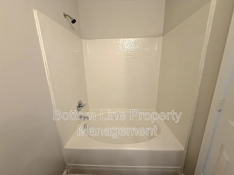 5211 Windy Valley Dr — Photo 13