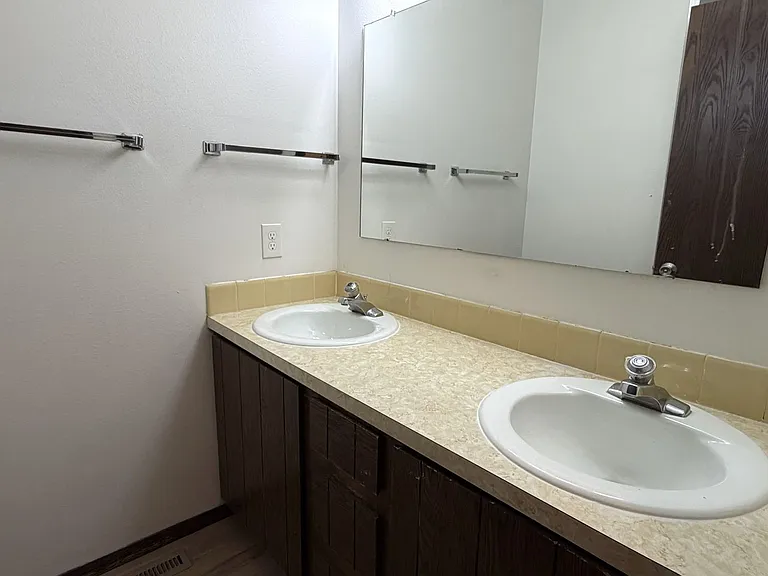 1031 Davidson Dr — Photo 13