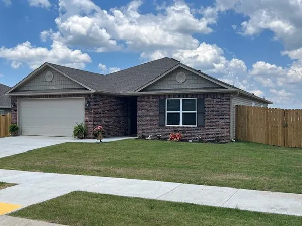 2904 W Emil Dr, Fayetteville, AR 72704