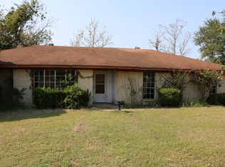 1253 Columbus Rd, Wallis, TX 77485