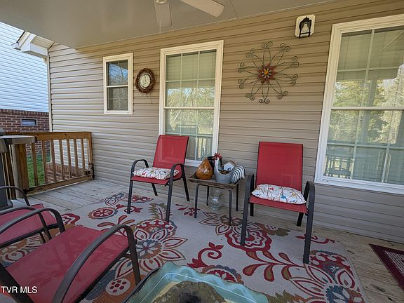 4th image of 683 Willowcrest Pl