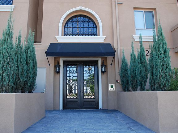 Front gate door