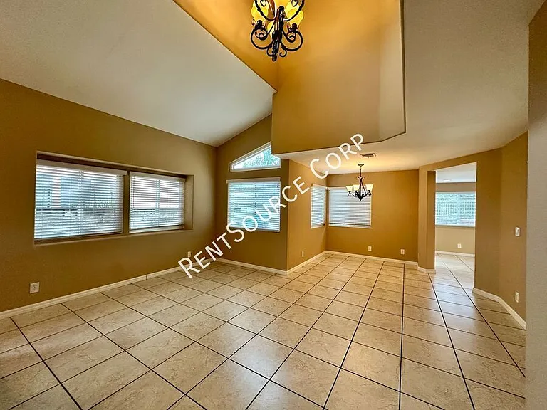 25823 Dickens Ct — Photo 3