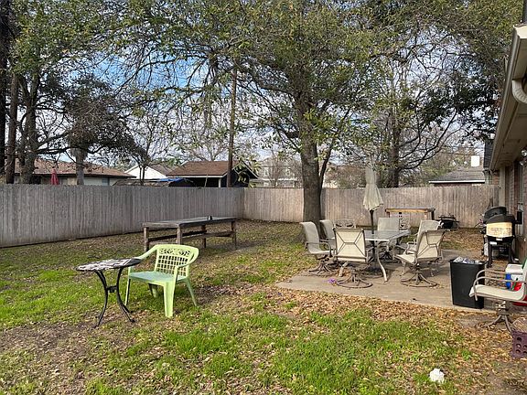 3rd image of 1003 Bayou Woods Dr