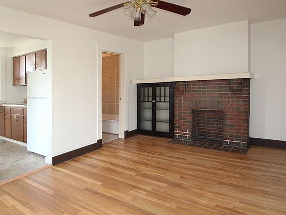 3rd image of 709 Pitt St APT 2L
