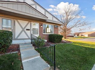 25350 Potomac Dr, South Lyon, MI