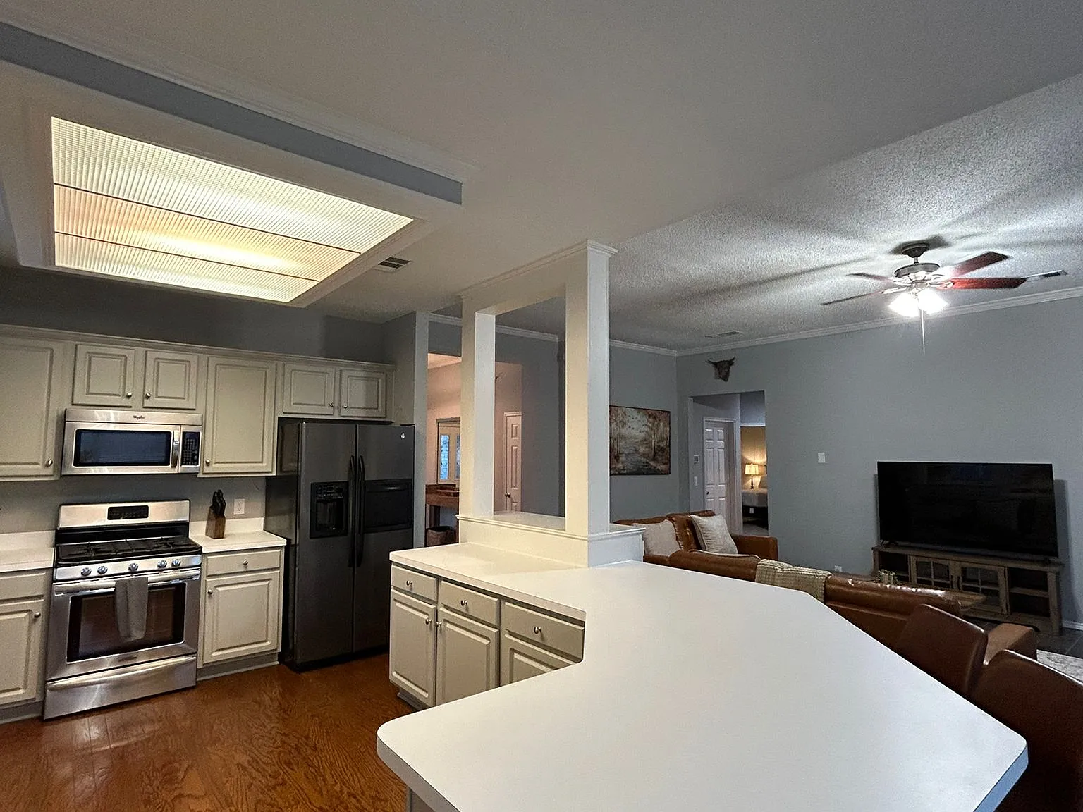 4 bed, 2222 sqft, $5,000 — Photo 2