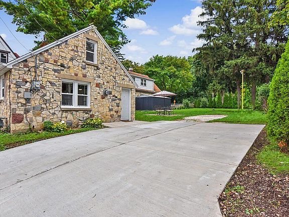 2nd image of 4805 W Custer AVENUE