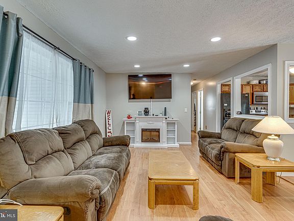 3rd image of 36001 Army Navy Dr
