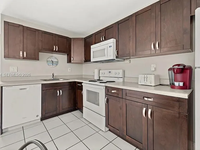 1133 NE 17th Ave #7 — Photo 9