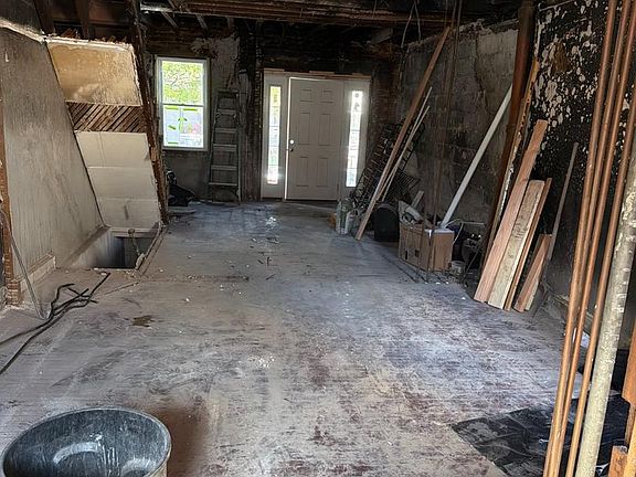 3rd image of 912 Granite St
