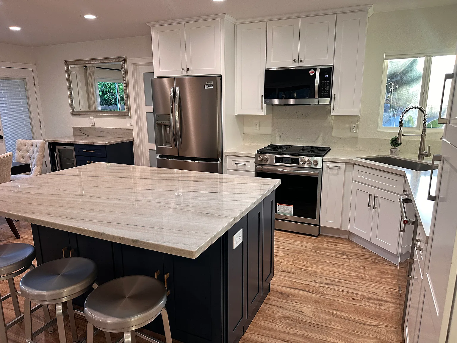 3 bed, 1400 sqft, $6,200 — Photo 4