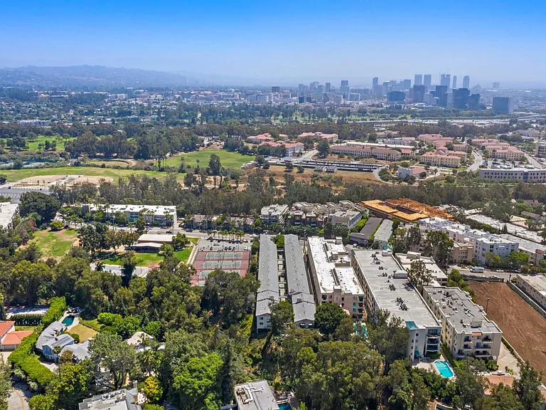 Brentwood by the Park — Photo 20