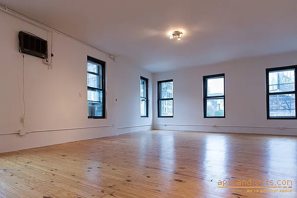 Rented by aptsandlofts.com | media 12