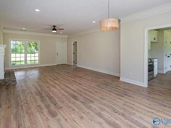 5th image of 207 Queen Anne Rd