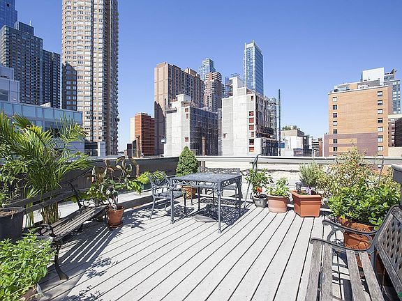 5th image of 463 W 44th St #5F