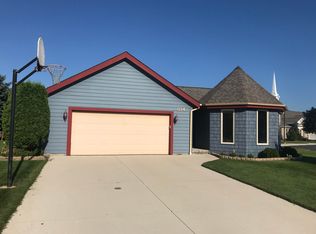 814 Sequoia Ct, Manitowoc, WI 54220
