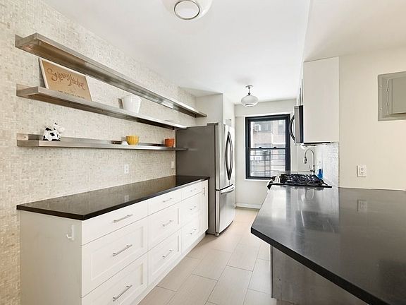 3rd image of 210 E Broadway APT H307