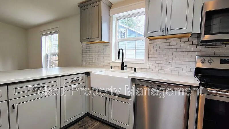 4 bed, 2.0 bath, 1782 sqft, $2,500 — Photo 4