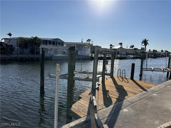 3823 Dewberry Ln, Saint James City, FL 33956