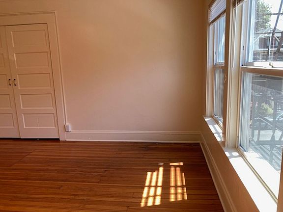 3rd image of 215 NW 22nd Pl #207
