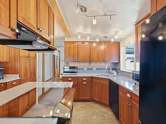 5th image of 1865 Tamarac Ln