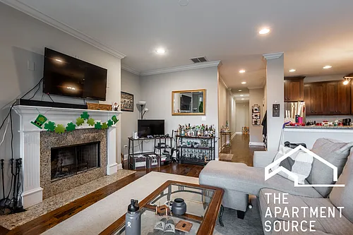 1136 W Diversey Pkwy Photo 1