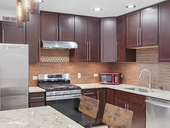 5th image of 1649 Ashland Ave Unit 501