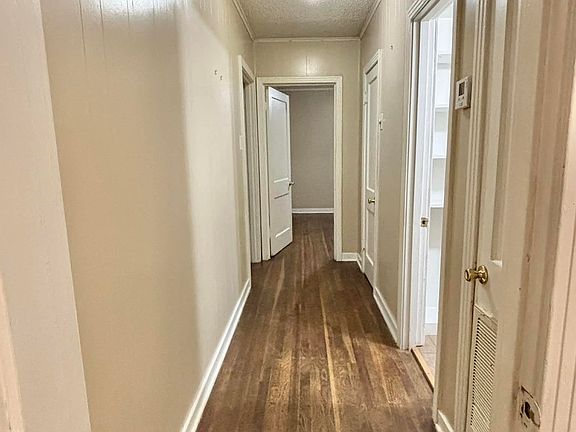 2nd image of 815 Dennis Ave