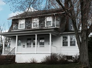 28 Hazel Ave, Livingston, NJ 07039