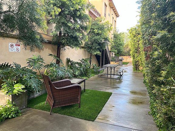 4th image of 13439 Burbank Blvd APT 216