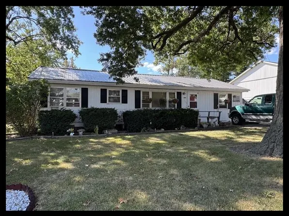 1105 Maffry Ave, Macon, MO 63552