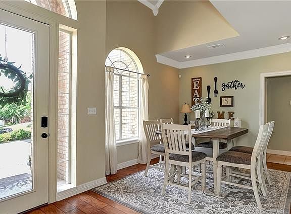 5th image of 2625 Fair Oaks Cir