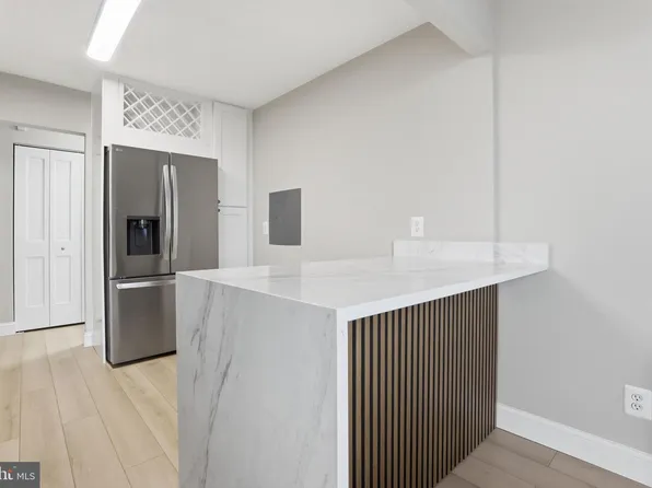 2311 Pimmit Dr APT 603, Falls Church, VA 22043
