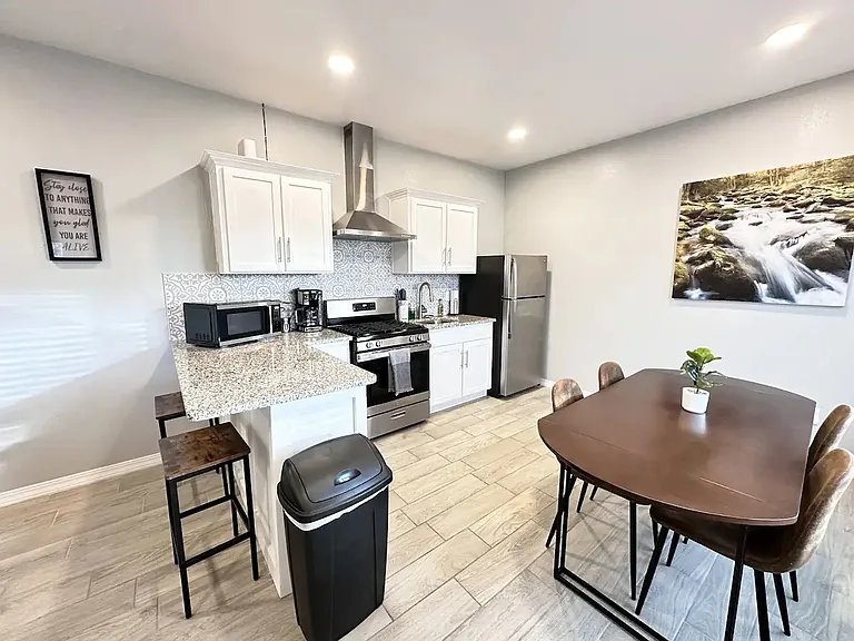 Full Kitchen with Dining Table