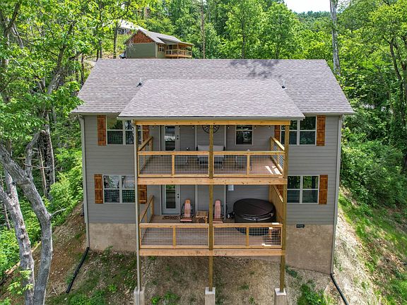 3rd image of 311 Sterling Dr