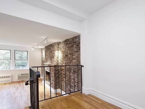 3rd image of 18 Sidney Pl APT 5