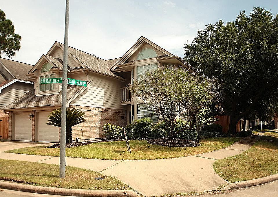 1st image of 16043 Sunbeam River Dr