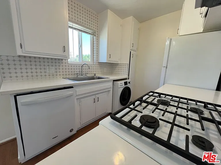 2210 S Sycamore Ave #3 — Photo 6