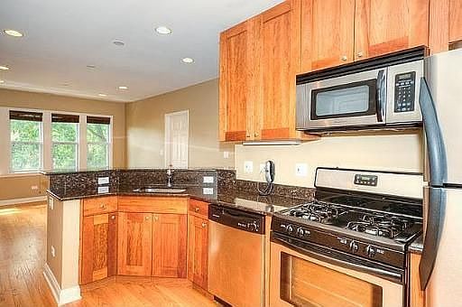 4th image of 2332 W Rosemont Ave #3